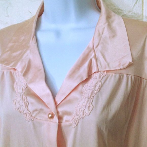 Vintage 70s Vanity Fair Dressing Gown Robe -L Pocket Collar Floral LS Nylon Pink - Picture 3 of 11
